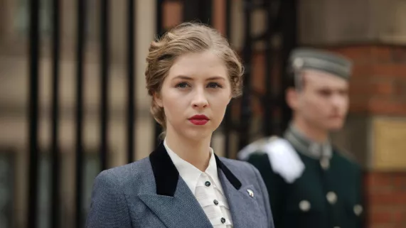 © 2017 Left Bank Pictures (Television) Limited. All Rights Reserved. Photographe : Des Willie HALCYON (THE)