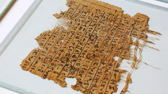 LE PAPYRUS OUBLIE DE LA GRANDE PYRAMIDE