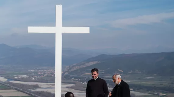 En attendant les fidèles
