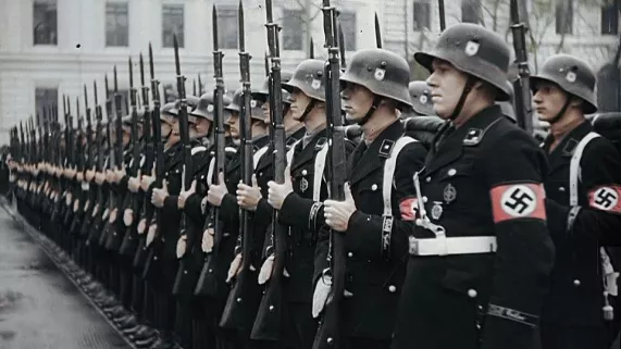 © Bundesarchiv DANS LA TETE DES SS