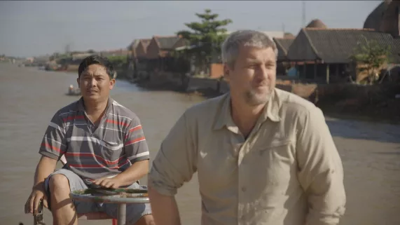 AU BOUT C'EST LA MER