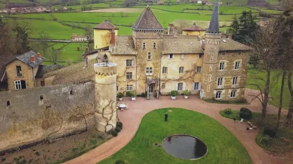 UNE MAISON UN ARTISTE