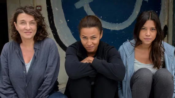 LES IMPATIENTES ET DEBAT: FEMMES EN PRISON,