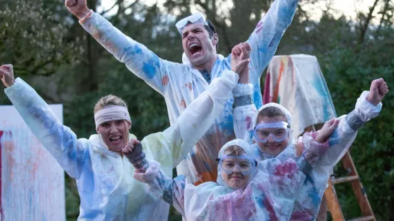 MA NOUNOU EST UN HOMME MA NOUNOU EST UN HOMME