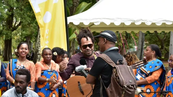 DANS LES COULISSES DE….RADIO VILLAGE AVEC JEAN-PAUL MELADE DANS LES COULISSES DE….RADIO VILLAGE AVEC JEAN-PAUL MELADE