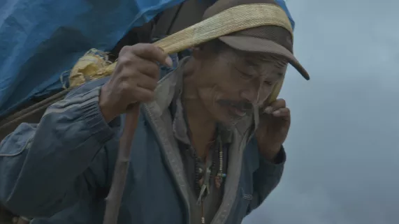 Népal, par-delà les nuages