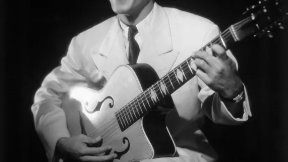 © STUDIO HARCOURT ARTISTES DE FRANCE