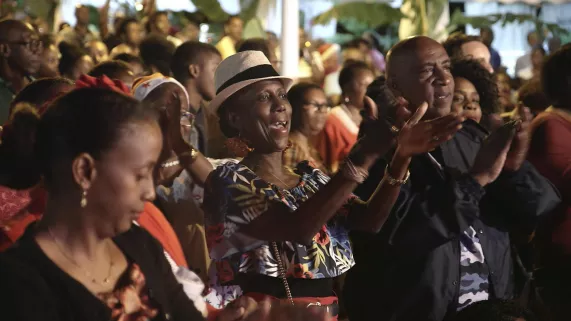 ©Ecrans du monde UN JOUR EN FETE... NWEL AUX ANTILLES