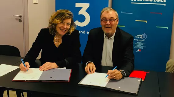 Florence Robine, rectrice de la région académique Grand Est et de l'Académie Nancy-Metz et Jean-Marc Dubois, secrétaire général du réseau régional de France 3 © Aurélie Hassen Florence Robine, rectrice de la région académique Grand Est et de l'Académie Nancy-Metz et Jean-Marc Dubois, secrétaire général du réseau régional de France 3 © Aurélie Hassen