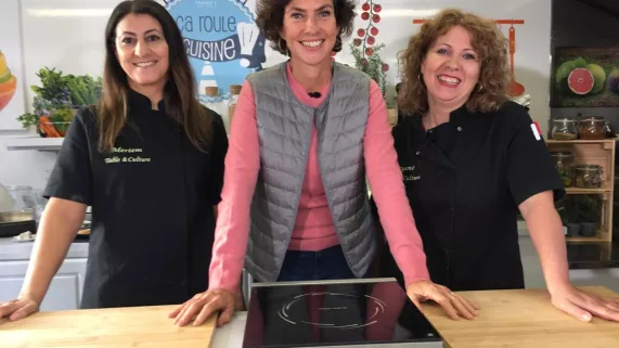 ça roule en cuisine - Josyane et Meriem et Sophie Menut - crédit FTV ça roule en cuisine - Josyane et Meriem et Sophie Menut - crédit FTV