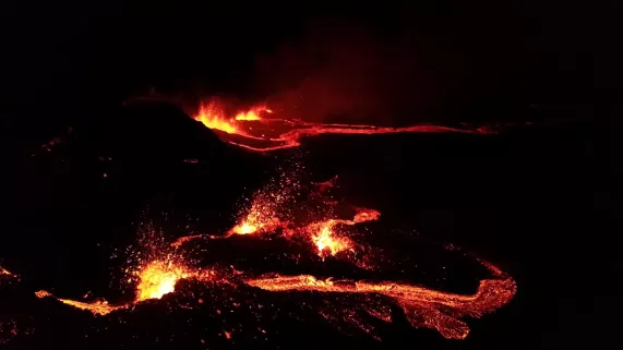 ©Ecransdumonde DES VOLCANS ET DES ILES S02