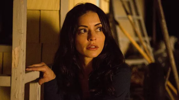 UNE INQUIÉTANTE INFIRMIÈRE UNE INQUIÉTANTE INFIRMIÈRE