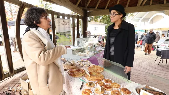 Michelle et France au marché d'Eugénie-les-bains Michelle et France au marché d'Eugénie-les-bains