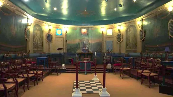 Le charme discret de la franc-maçonnerie Le charme discret de la franc-maçonnerie