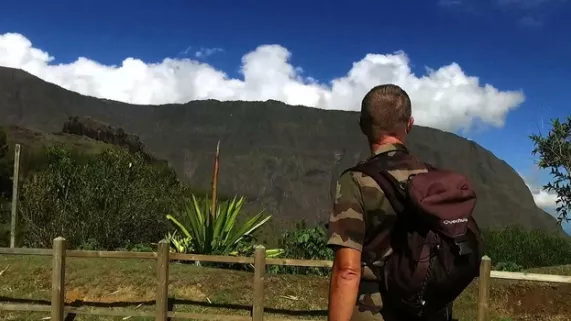 CHRONIQUES D'URGENCE : LA RÉUNION