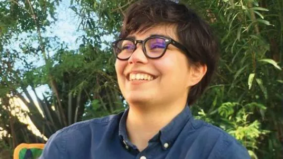 UN JOUR AVEC…MANON AMACOUTY, JEUNE RÉALISATRICE SAINT-PAULOISE UN JOUR AVEC…MANON AMACOUTY, JEUNE RÉALISATRICE SAINT-PAULOISE