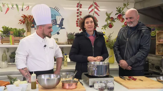 Ça roule en cuisine - Sophie Menut avec Ezio Bottoni et Arnaud Garro - crédit FTV Ça roule en cuisine - Sophie Menut avec Ezio Bottoni et Arnaud Garro - crédit FTV