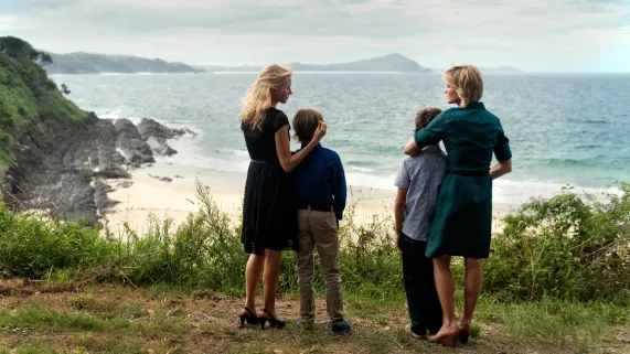 © 2012 Ciné@ / Mon Voisin Productions / Gaumont /  France 2 Cinéma PERFECT MOTHERS