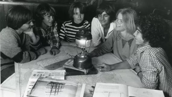 Un film de Laurent Esnault et Réjane Varrod © DR Ecole en bateau, l’enfance sabordée