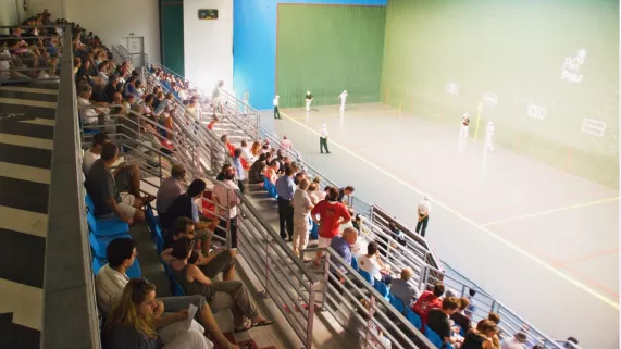 Complexe de pelote de Pau Complexe de pelote de Pau