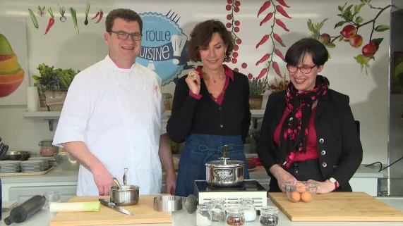 Ça roule en cuisine - Sophie Menut AVEC Catherine et Marc Faivre - crédit FTV Ça roule en cuisine - Sophie Menut AVEC Catherine et Marc Faivre - crédit FTV