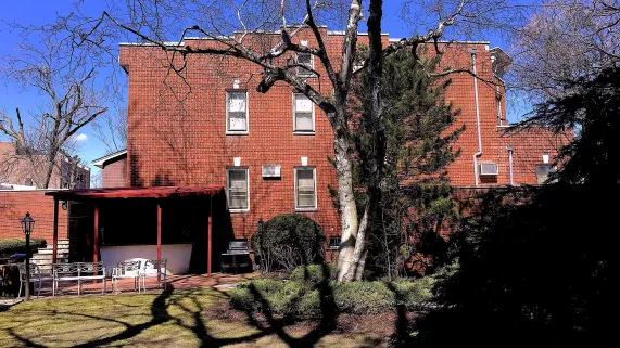 UNE MAISON, UN ARTISTE