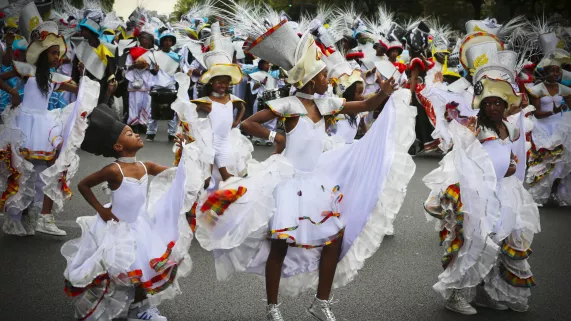 ©Gilles Gustine CARNAVAL TROPICAL DE PARIS 2014