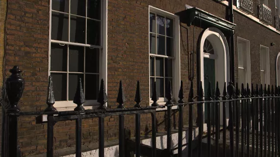 UNE MAISON, UN ARTISTE