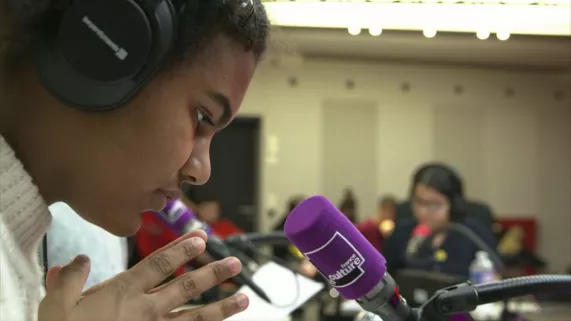 REGARDE-NOUS REGARDE-NOUS