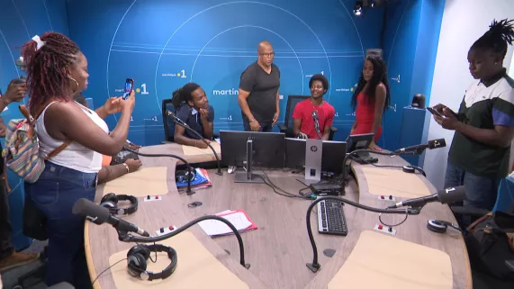 Place Publique : Des stagiaires de l'école de la 2ème Chance en visite à Martinique la 1ère