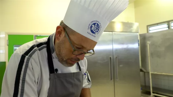 ©Duol productions dans les pas de l'école hôtelière