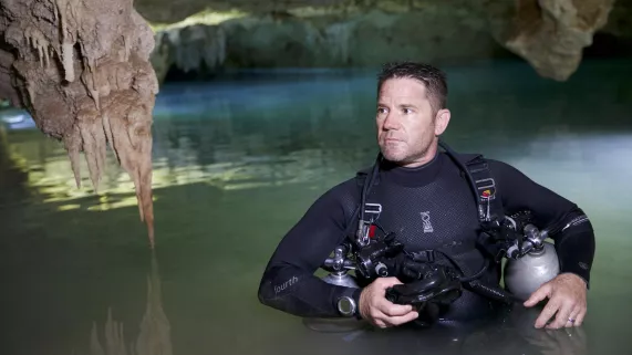 EXPLORATIONS DE L'EXTRÊME