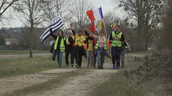 Femmes en jaune - EP MARCHE DES FEMMES © Chasseur d’étoiles