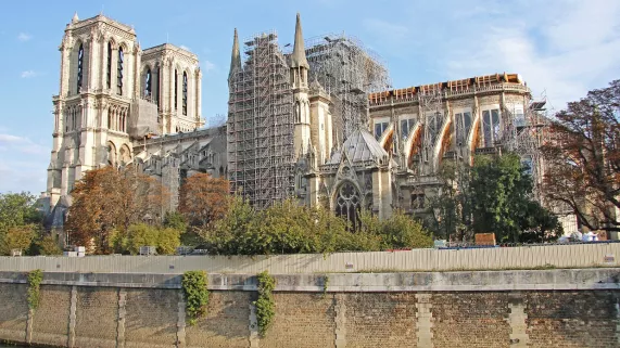 POUR QUE VIVE NOTRE-DAME !