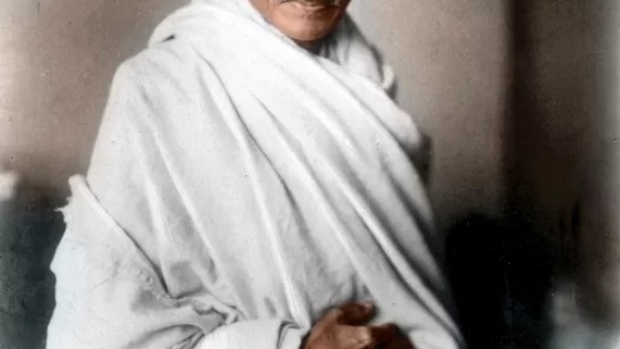GANDHI, de l’homme à l’icône