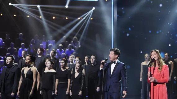 300 CHOEURS CHANTENT LES PLUS GRANDS AIRS CLASSIQUES