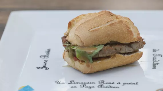 Burger de jeune bovin à St-Yrieix-la-Perche 