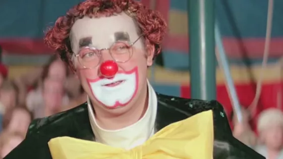 COLUCHE, LE BOUFFON DEVENU ROI COLUCHE, LE BOUFFON DEVENU ROI