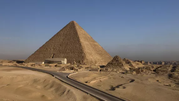 LE PAPYRUS OUBLIE DE LA GRANDE PYRAMIDE