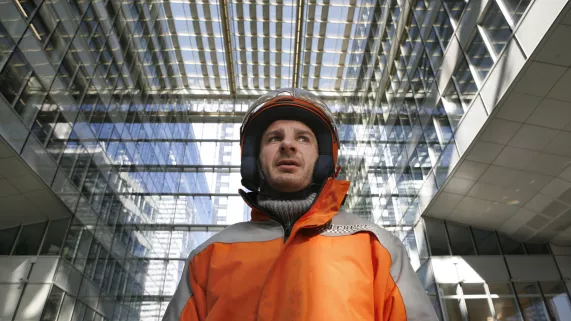 © 2009 EUROPACORP - M6 FILMS - BLACK MASK PRODUCTIONS - ROISSY FILMS COURSIER