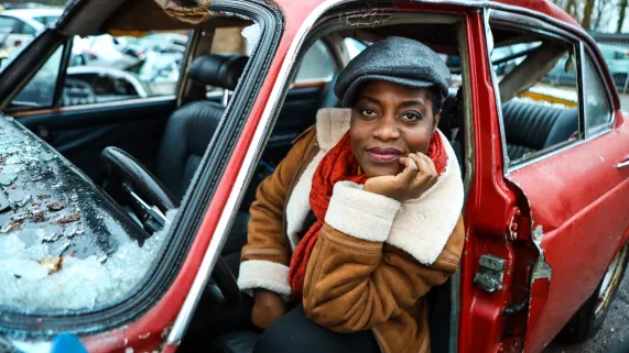 © Philippe LE ROUX - RAMONA PRODUCTIONS - FTV LE CRIME LUI VA SI BIEN