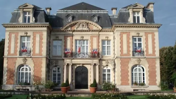 HOTEL DE VILLE HOTEL DE VILLE