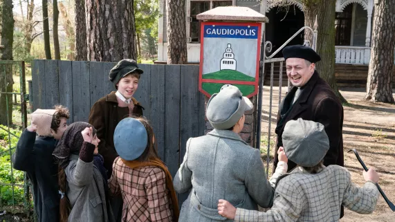 "1945, LA RÉPUBLIQUE DES ENFANTS PERDUS