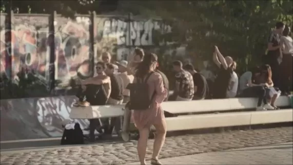 La rue est à nous  La rue est à nous