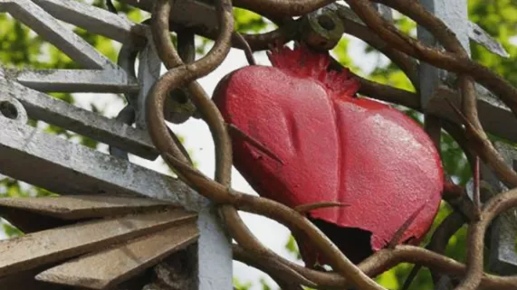 Apparaître à Paray