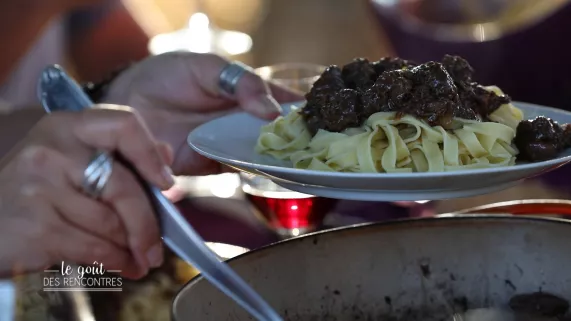 Ragoût de gibier au jus de myrtilles  Ragoût de gibier au jus de myrtilles