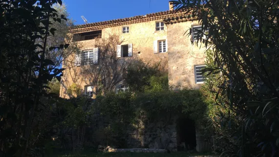 UNE MAISON UN ARTISTE