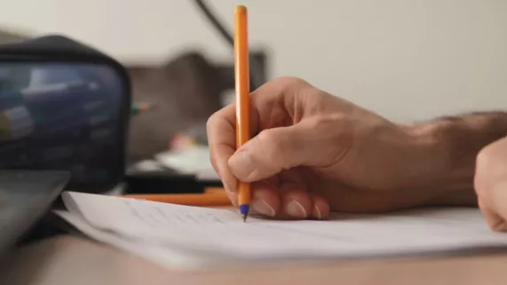 Passe ton bac d'abord