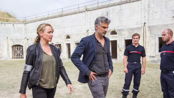 LES MYSTÈRES DE L’ÎLE LES MYSTÈRES DE L’ÎLE