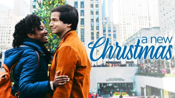 A NEW CHRISTMAS Un interne en médecine de New York fait la connaissance d'une étudiante kenyane avec qui il part découvrir les décorations de Noël de la ville.